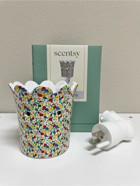 Scentsy Floral Fields Mini Warmer